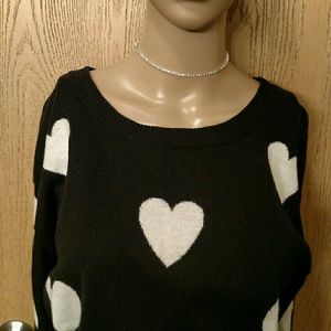 Cute black and white heart top!